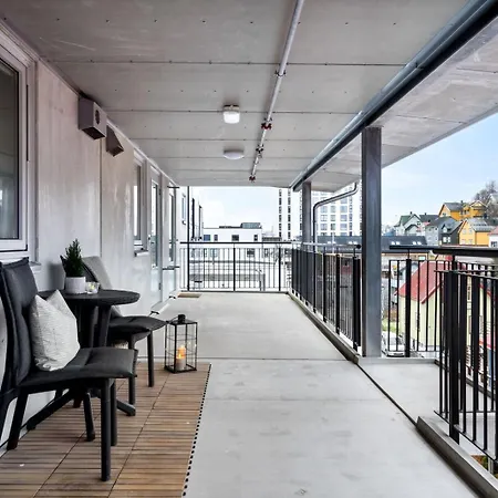 Modern Central Top Floor Apartment *