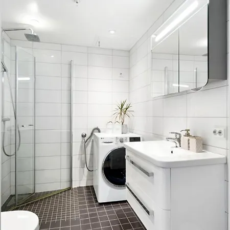 Modern Central Top Floor Apartment