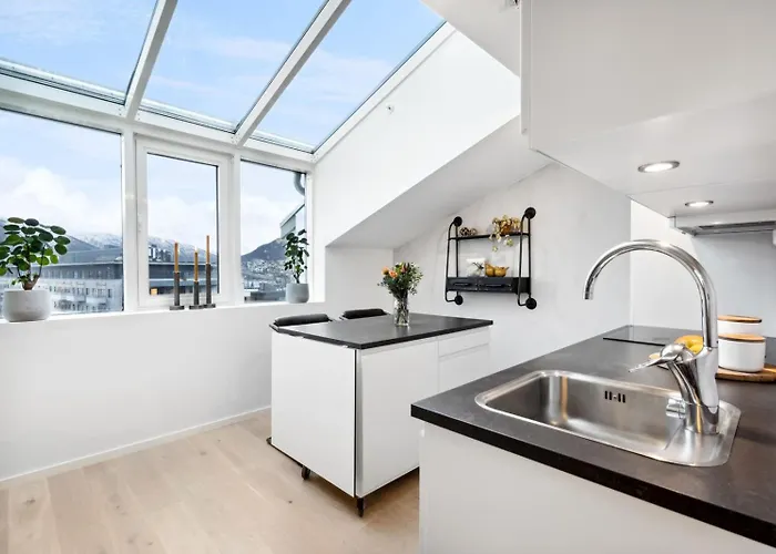 Modern Central Top Floor Apartment Tromsø