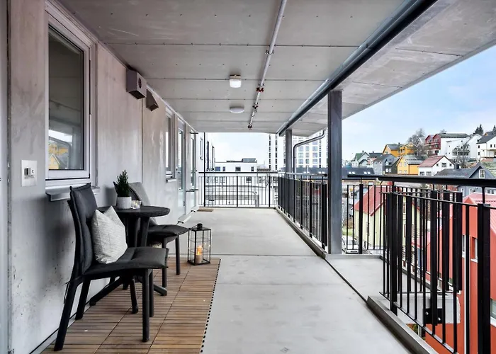 Modern Central Top Floor Apartment *